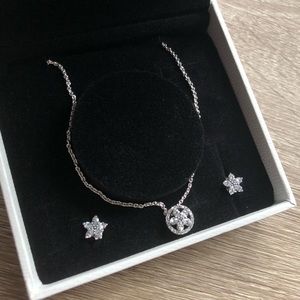 NWOT Pandora Floral Necklace & Earrings Set